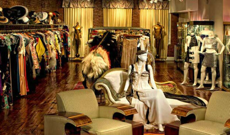 ¿Dónde puedes comprar prendas vintage, que a veces son hasta tesorosn en la Gran Manzana? Nuestra fashion insider, Cassandra de la Vega, te presenta 10 lugares a los que tienes que ir.