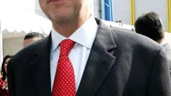 El empresario mexicano y principal accionista de Tv Azteca y Grupo Elektra, invirtió en acciones de Circuit City y ésta anunció el cierre de sus operaciones.