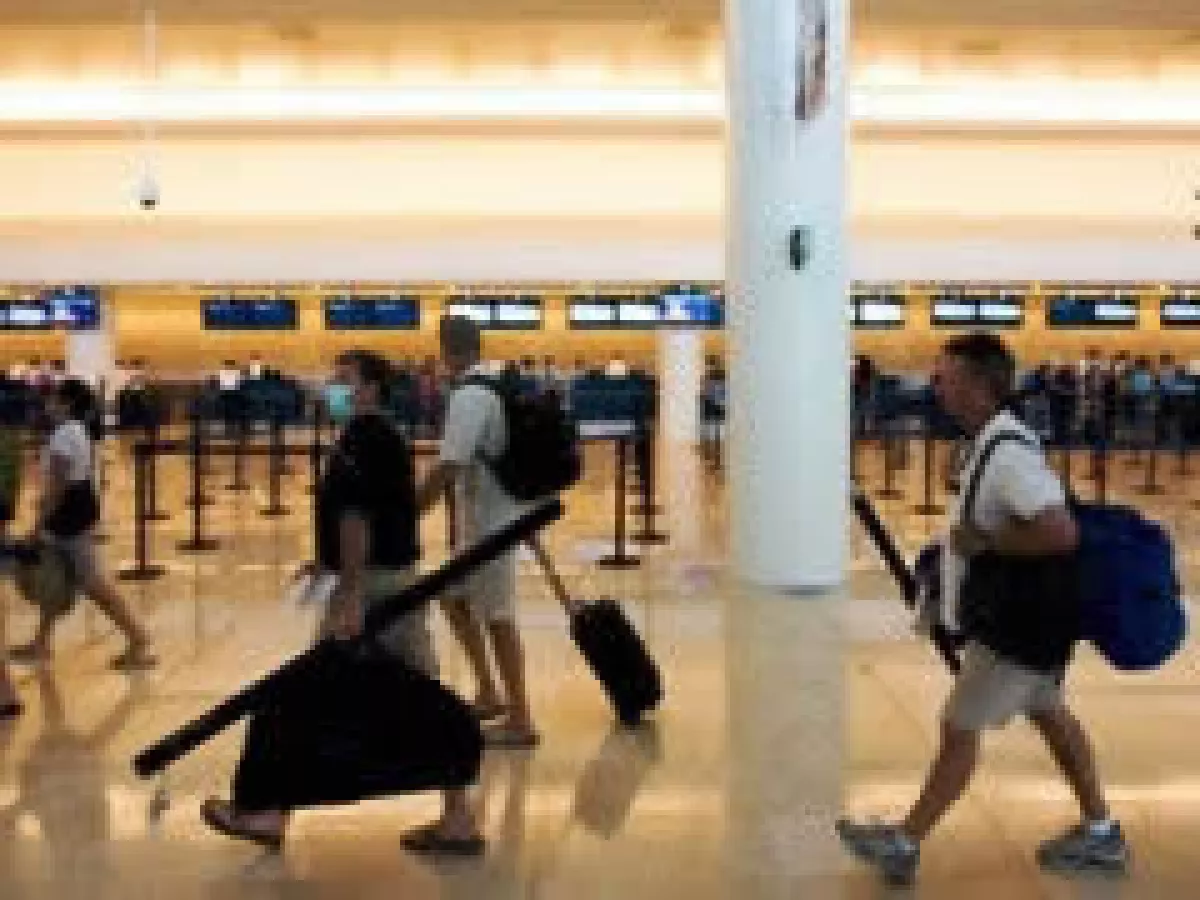 Turistas siguen abandonando los principales balnearios mexicanos. (Foto: Notimex)