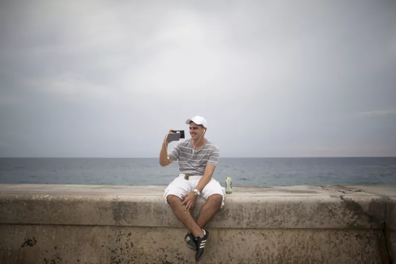 El principal reto para las tecnológicas que bsucan entrar a Cuba es el difícil acceso a Internet en la isla.