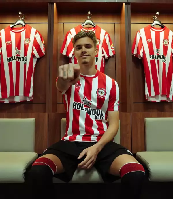 Romeo Beckham firma contrato por un año con el Brentford FC