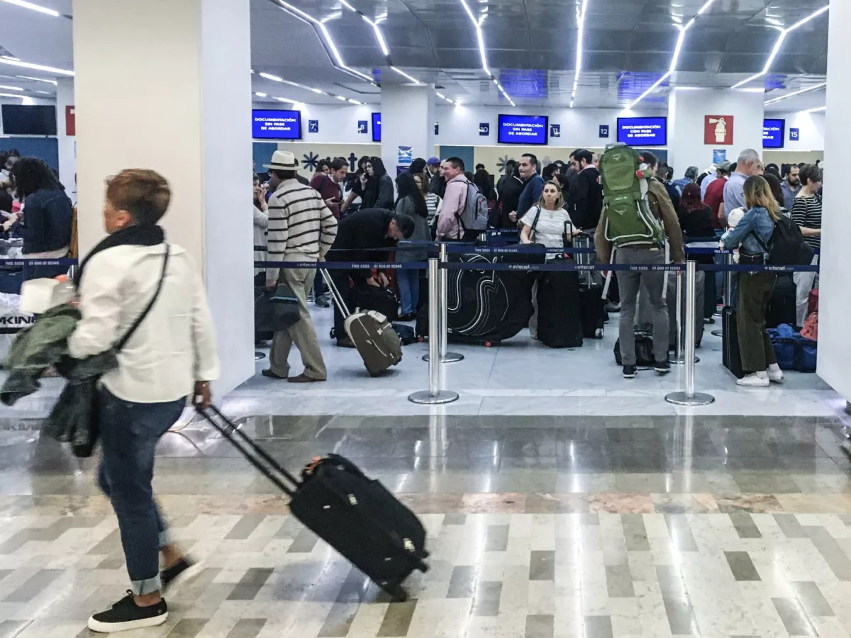 En la Terminal 1 del Aeropuerto Internacional de la Ciudad de México se dio la llegada de estudiantes procedentes de China.