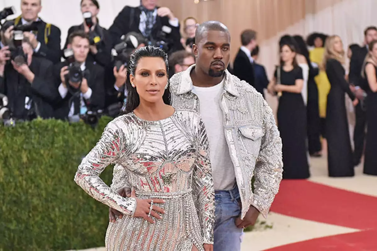 Kim y Kanye fueron elegidos por Vogue como la pareja mejor vestida de la noche.
