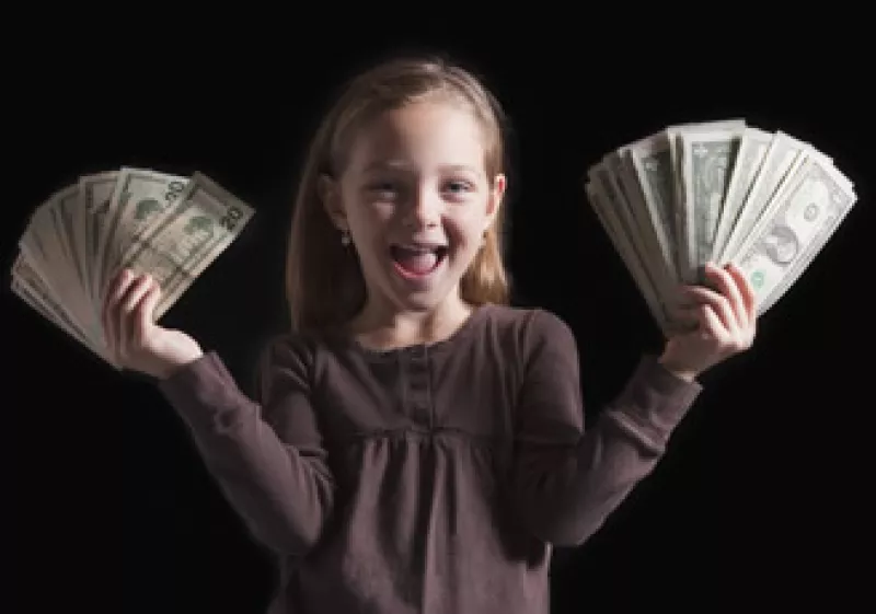 Además de juguetes obsequia a tus hijos un juego que les enseñe a manejar su dinero. (Foto: Photos To Go)