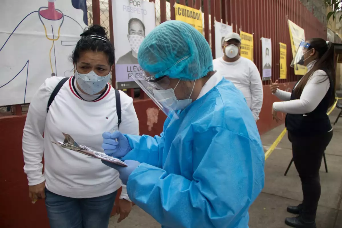 Ferrocarril de Cintura esquina Mineros de la Colonia Morelos, en la alcaldía de Venustiano Carranza; se realizan pruebas de Covid 19.