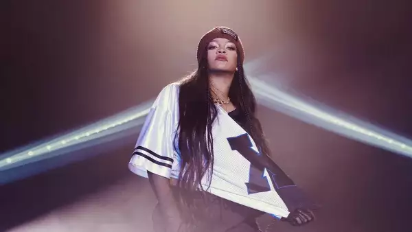 rihanna-lanza-ropa-inspirada-en-super-bowl-2023.jpg
