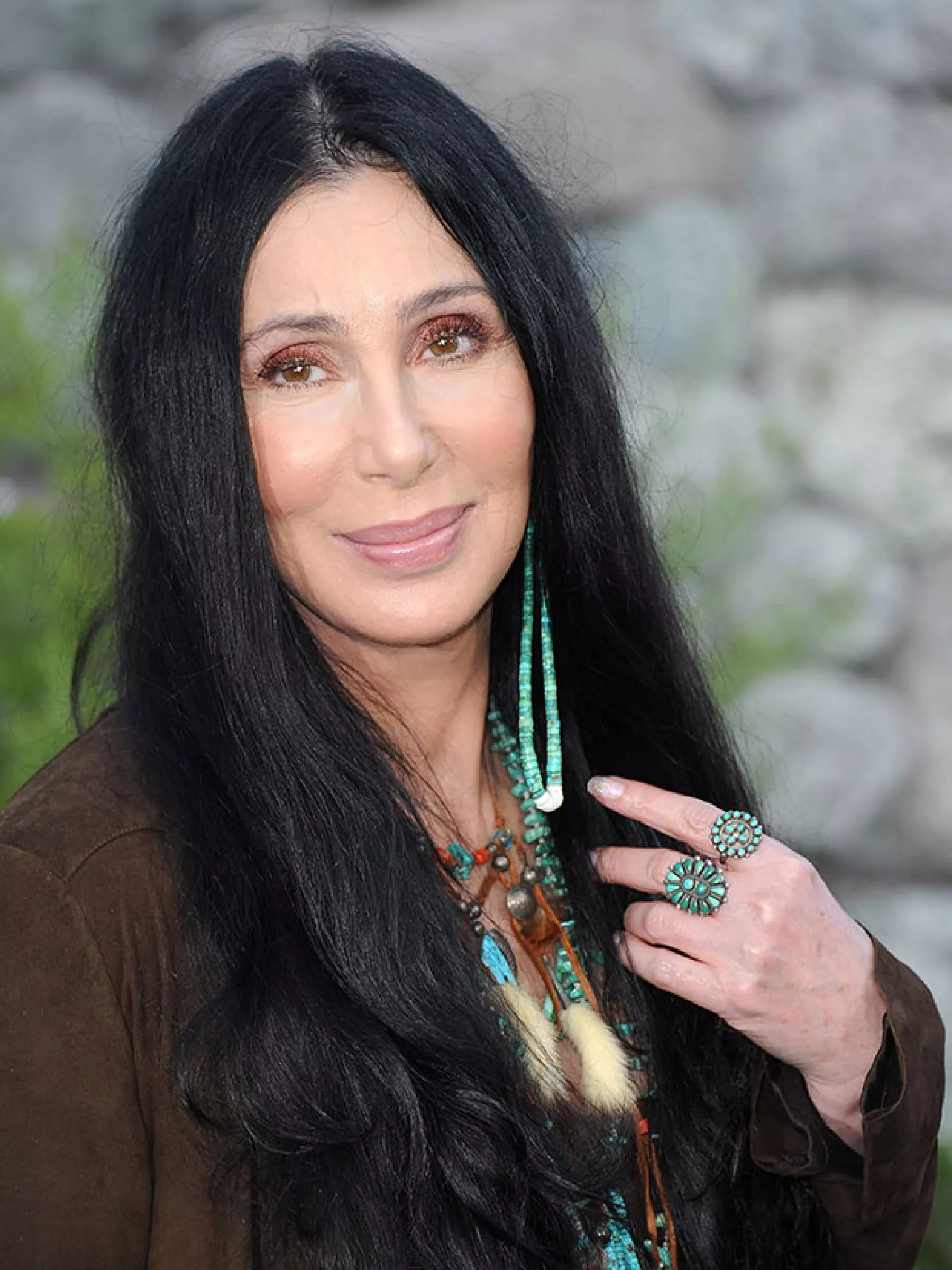 Cher cantará por primera vez en español y donará todas las ganancias