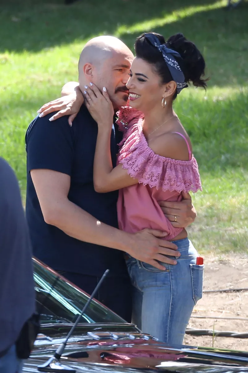 El mexicano nominado al Oscar y la novia de Pepe Bastón fueron captados cuando rodaban una escena romántica de su nueva cinta "Low Riders".