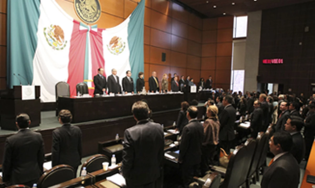 Diputados del PRD criticaron la estrategia energética por priorizar al capital privado. (Foto: Notimex)