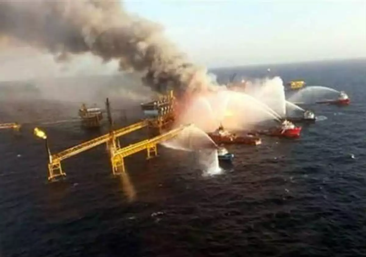 Incendio en plataforma de Pemex en Campeche
