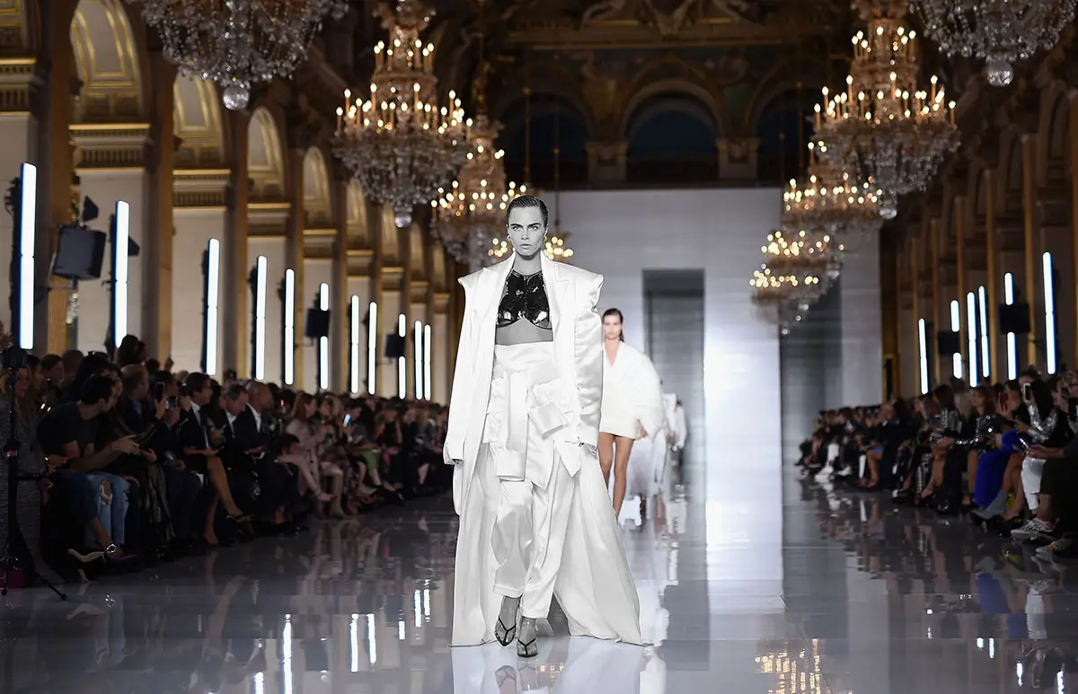 Balmain : Runway - Paris Fashion Week Womenswear Spring/Summer11 2019