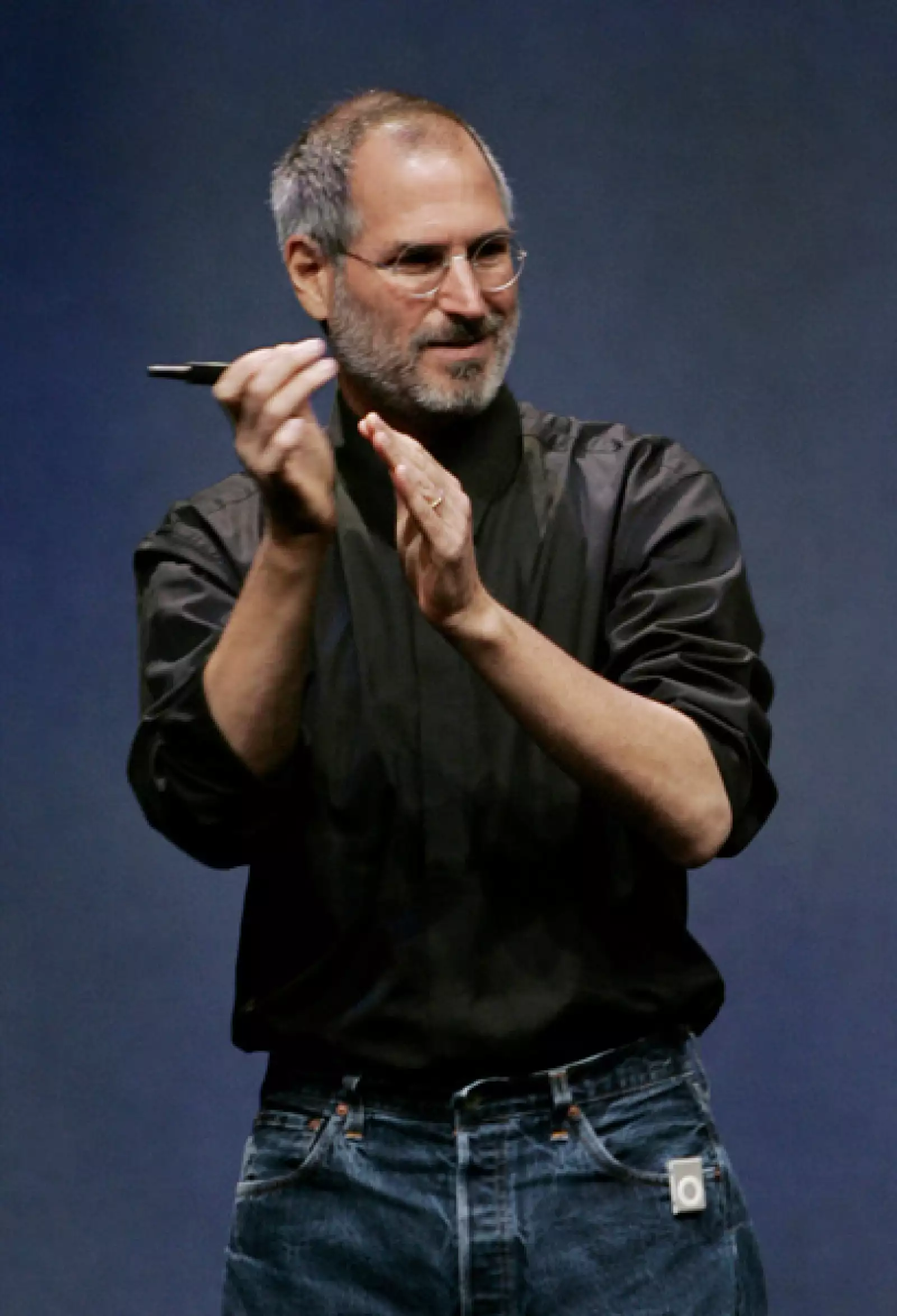 <B>2006.</B>  Con menos peso y falta de energía durante la Macworld Conference generan preocupación sobre su estado.