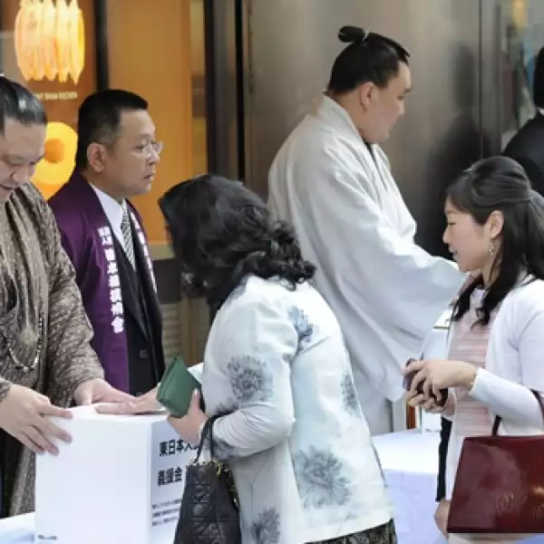 Japón - colecta de dinero