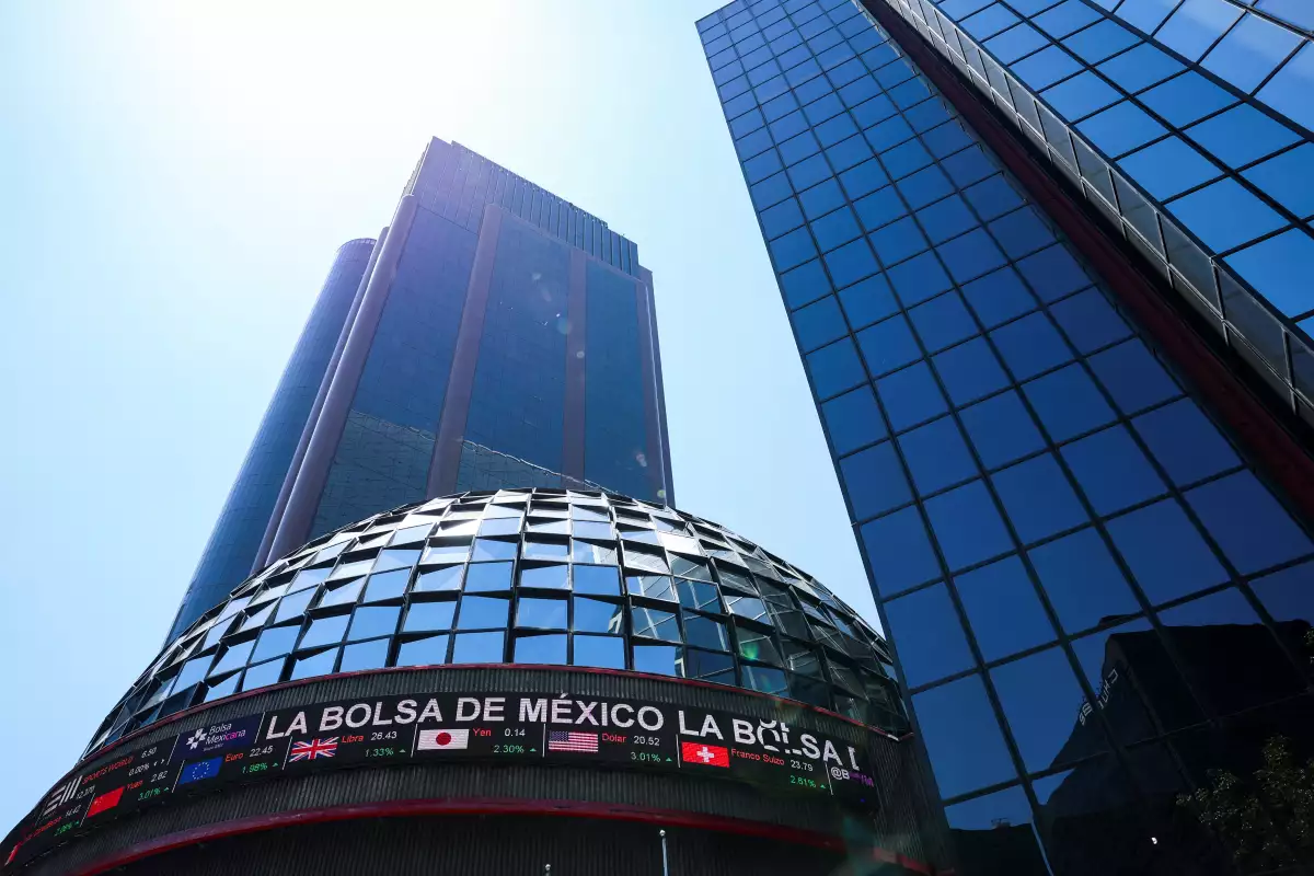 Acciones de Grupo México se recuperan tras revés a oferta por Banamex