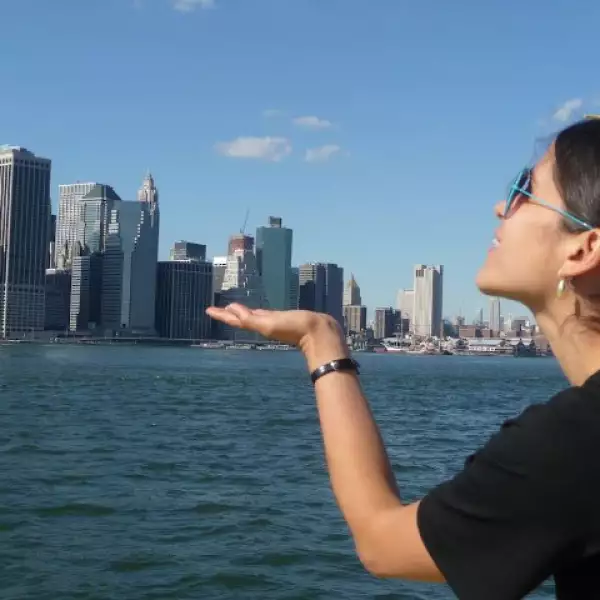 Después de haber obtenido el respeto del público y la crítica con sus trabajos en la gran pantalla, la actriz ingresa a la pantalla chica en las series como Capadocia y Locas de Amor.