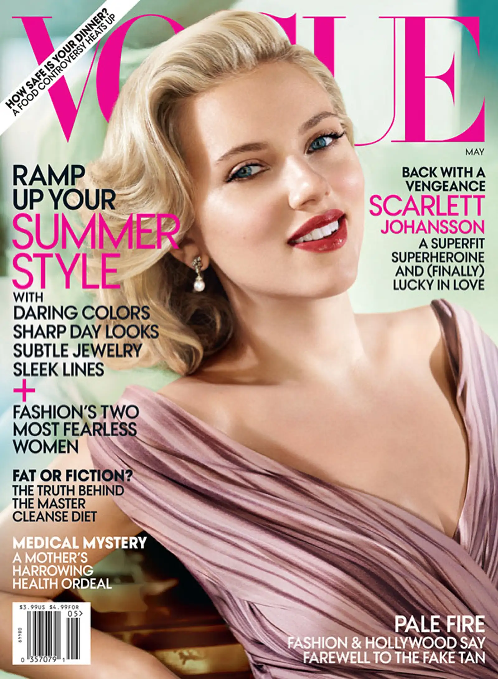 Scarlett Johansson en la edición de mayo de 2012 de la revista Vogue.