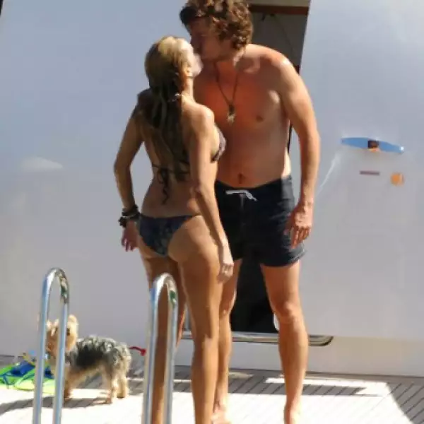 Los esposos, quienes se casaron el 30 de abril de 2007, se la pasaron entre besos y abrazos.