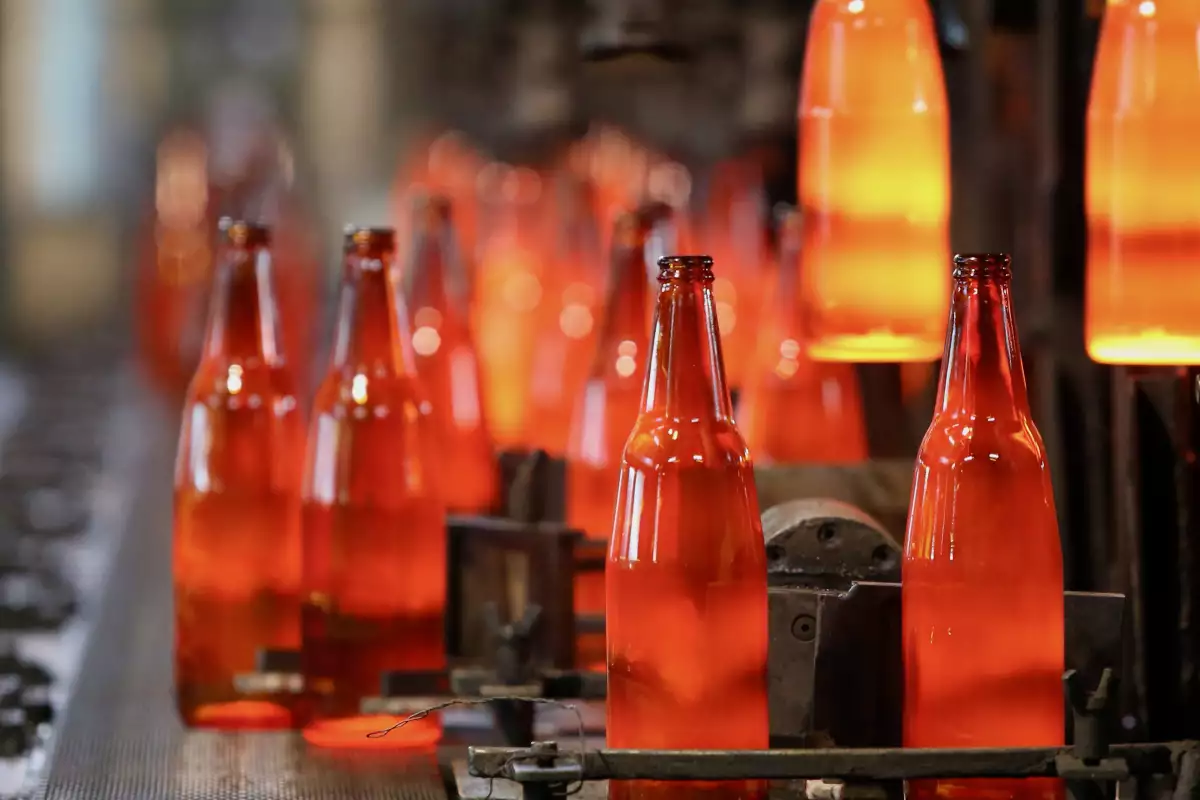 (Producción de botellas de vidrio)