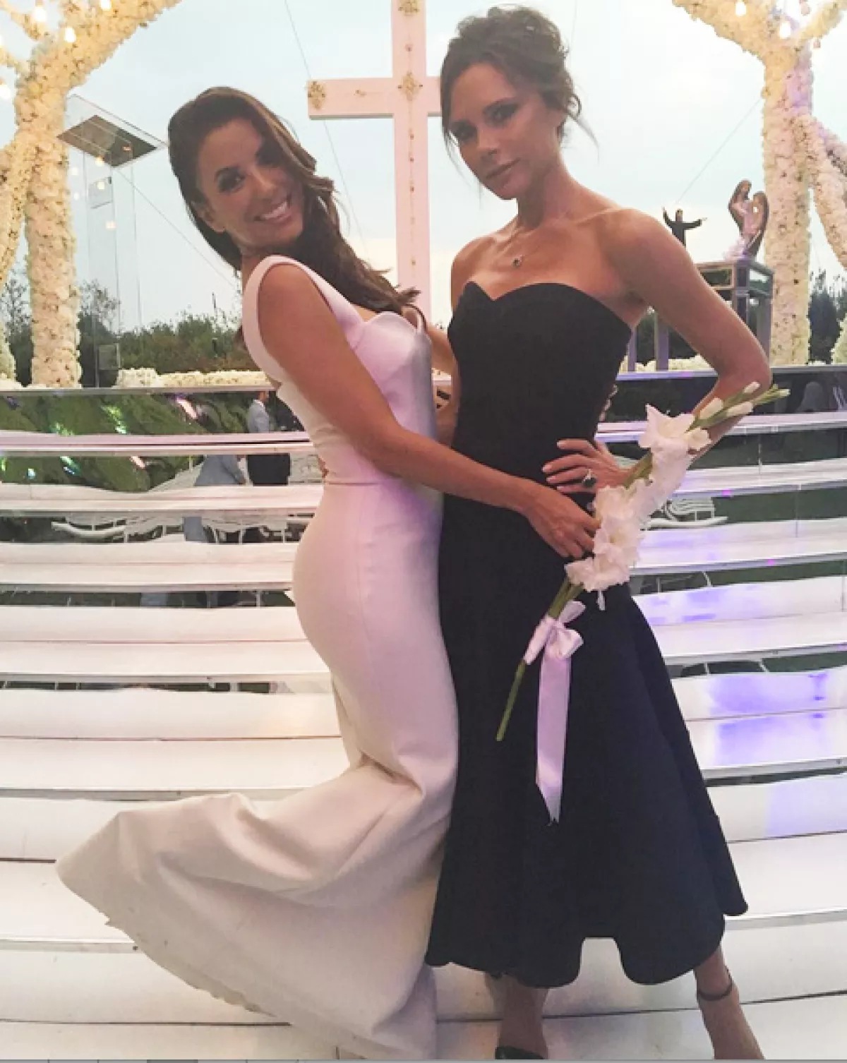 Victoria fue quien diseñó el vestido de novia de Eva.