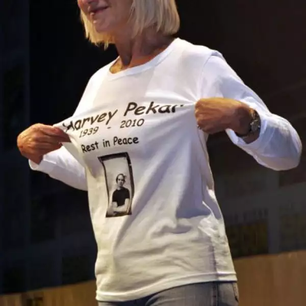 Helen Mirren en el panel de la película “Red” en donde también estuvo Bruce Willis.