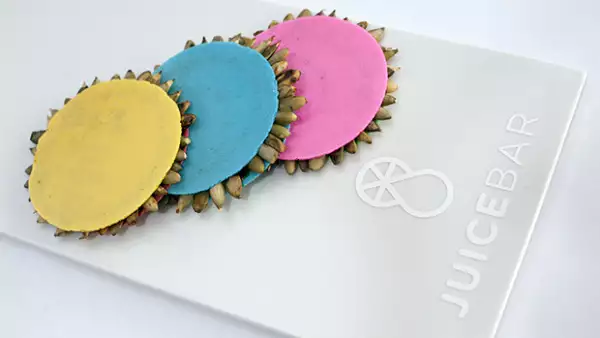 Entrevistamos a Madhavi Espinosa, fundadora de Juicebar, marca que tiene productos que ayudan a personas con alergias o intolerancia al gluten, azúcar, lácteos, conservadores, etc.