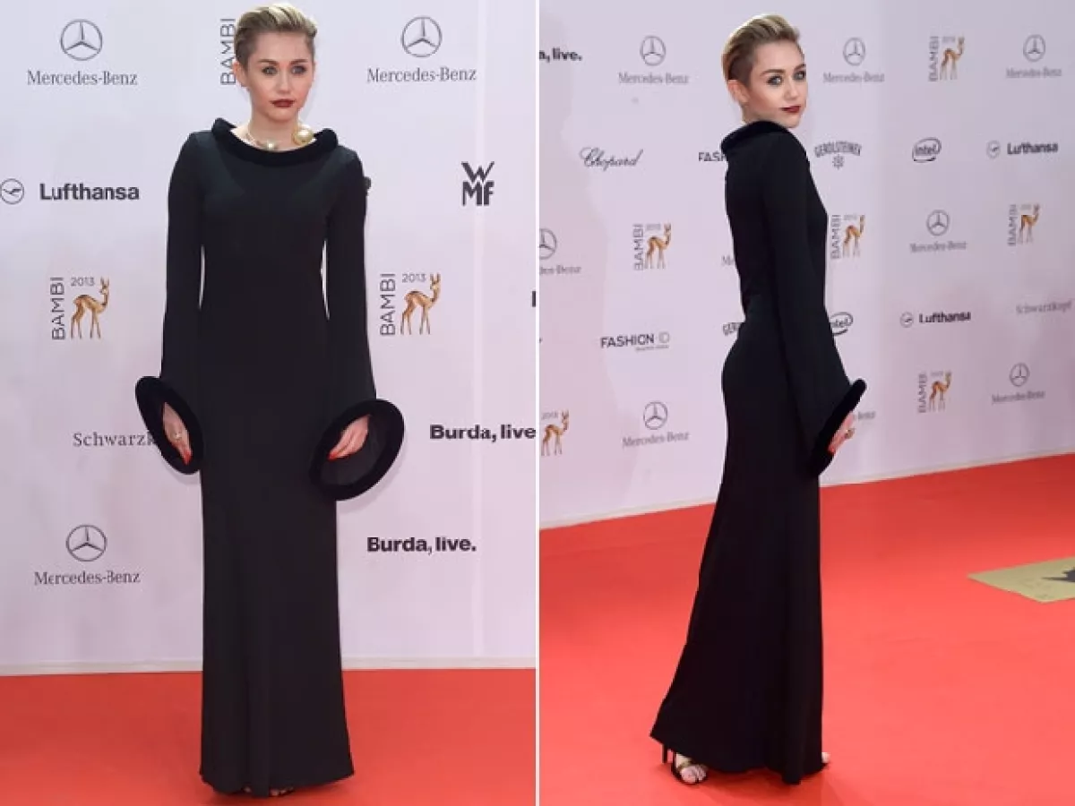 Miley sorprendio en la alfombra roja con un pulido look en negro.