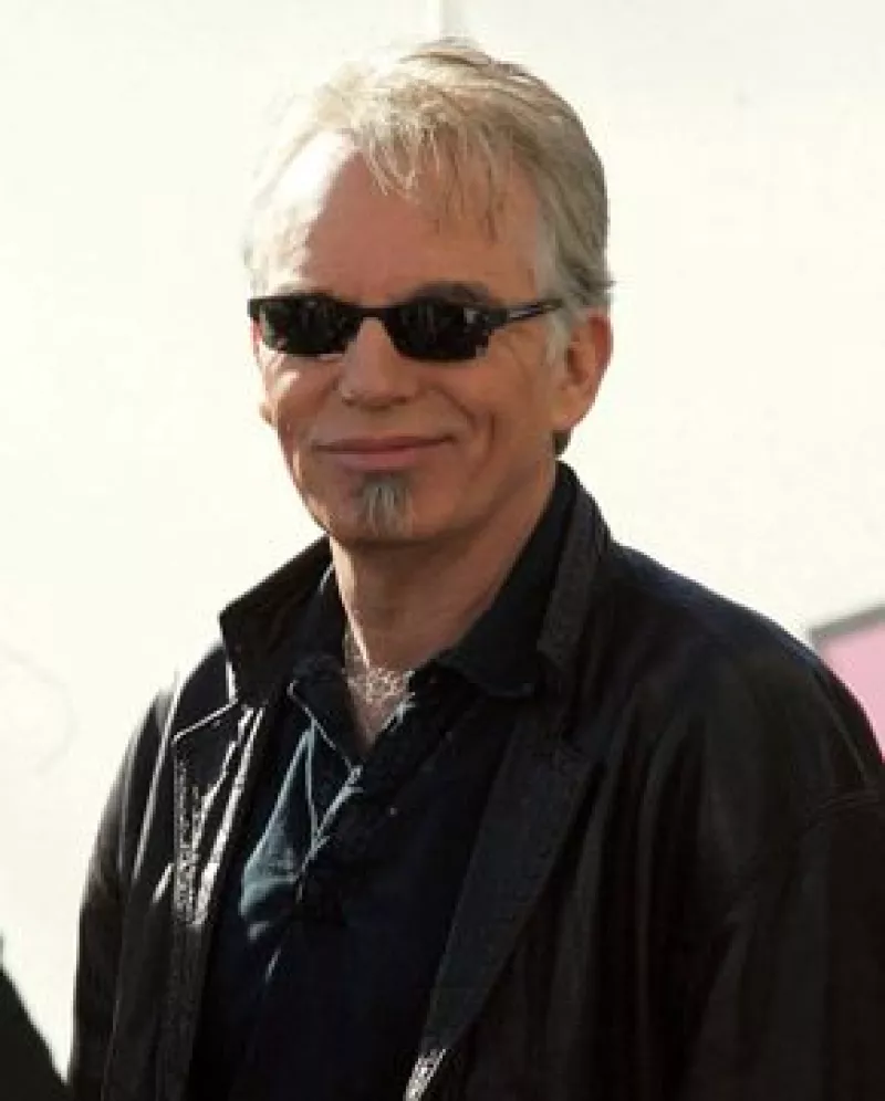 Se le considera así luego de que se refiriera a los canadienses como `puré de patatas sin salsa´, por lo que ahora tuvieron que suspender los conciertos programados en ese país.