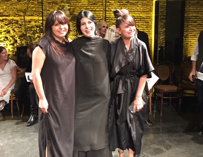 Como parte de Marcha en Fila, proyecto entre el dúo de diseñadoras y el Hotel Demetria, se presentó el desfile de la temporada otoño-invierno 2016.