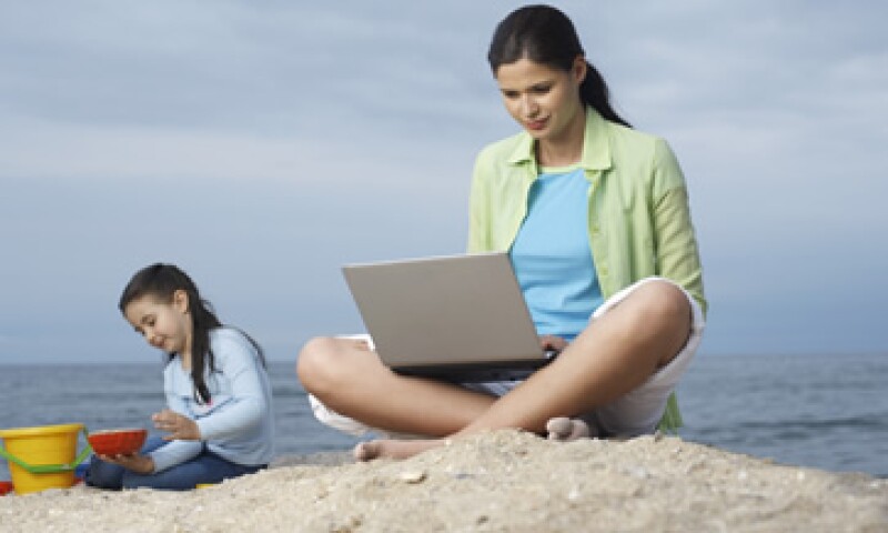 54% de los usuarios mexicanos utiliza Internet para buscar destinos turísticos. (Foto: Thinkstock)