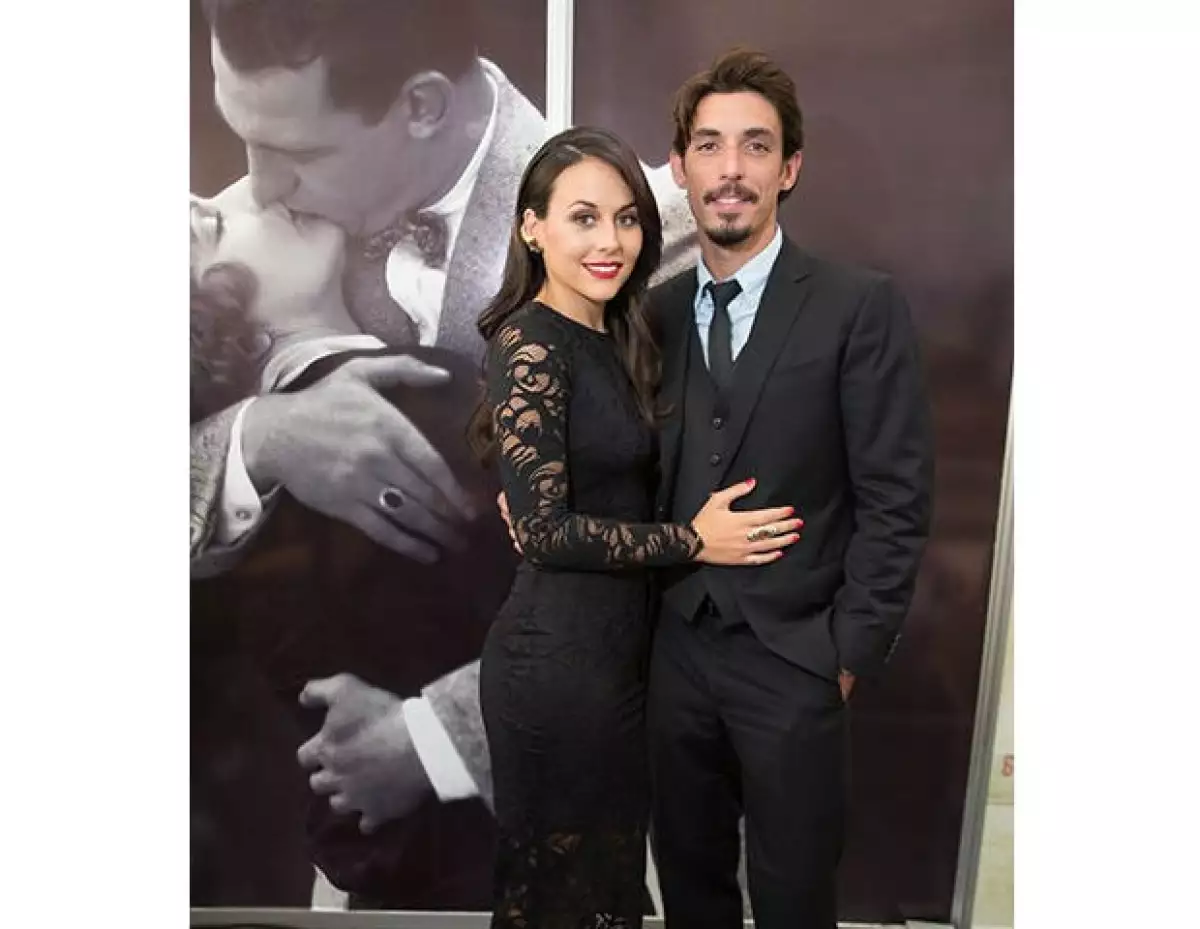 La protagonista de “Más negro que la noche” estuvo este fin de semana en Guanajuato para presentar su más reciente película y feliz de que su prometido la acompañara.