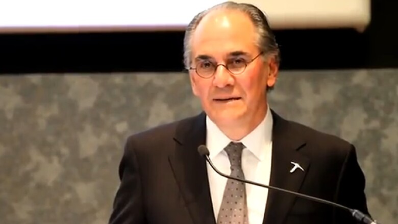 Fue secretario de Comercio y Fomento industrial de México de 1994 a 2000.