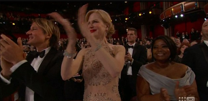 Nicole Kidman aplaudiendo
