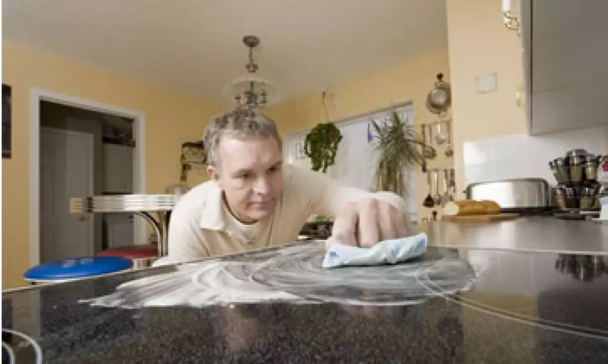 Cada vez hay más hombres que tiene como principal ocupación el trabajo en casa. (Foto: istock)