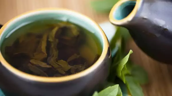 Además de ser una bebida refrescante y deliciosa, el té verde nos trae un sinnúmero de beneficios para nuestra salud.