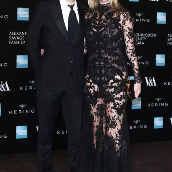 Kate Moss acudió con su esposo Jamie Hince.
