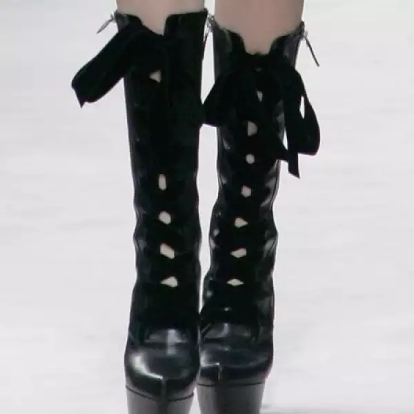 Botas con moños, de Louis Vuitton