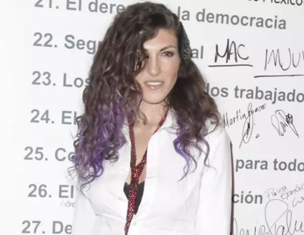 La intérprete confesó que al principio de su carrera le costo trabajo encontrar su propio estilo de voz, ya que era muy parecido al de su madre Amanda Miguel.