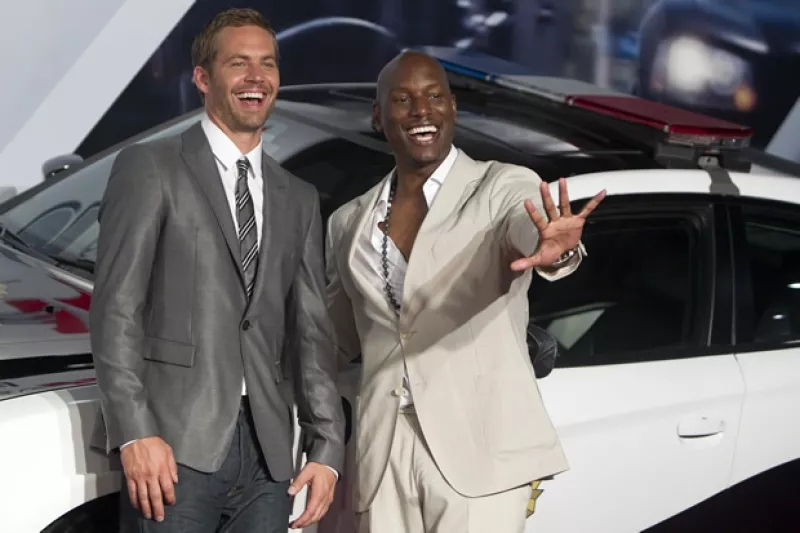 El compañero de Paul en “Rápido y Furioso” quiso despedirse y fue a Santa Clarita, lugar en el que su amigo perdió la vida y donde los fans del actor han hecho un altar.