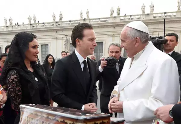 La cantante viajó con su marido a Roma para saludar al Papa.