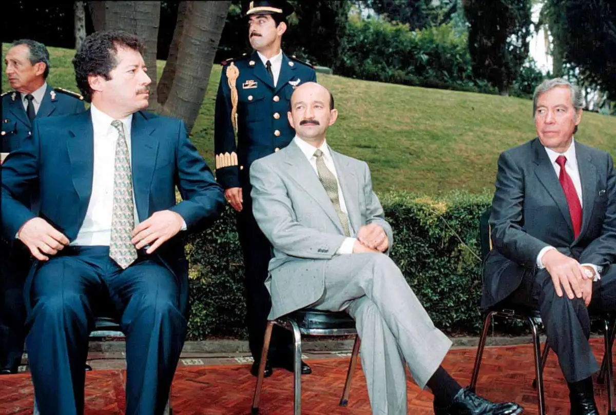 En la foto aparecen Luis Donal Colosio, Carlos Salinas de Gortari y Carlos Hank González. 