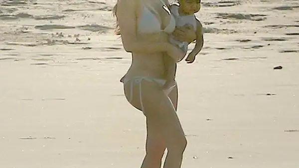 La socilité, su esposo Kanye West y su hija North se encuentran de vacaciones de verano en nuestro país. Durante su estancia la hemos visto en su versión más familiar.