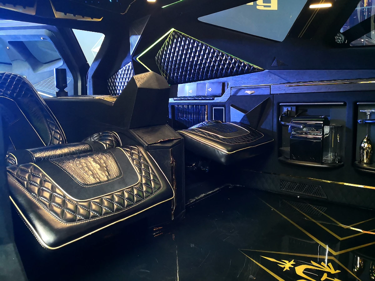 Karlmann King interior.jpg