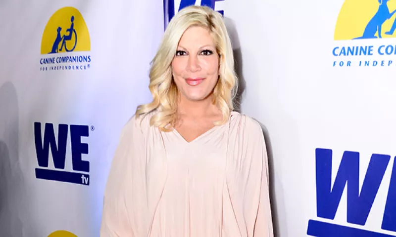 La actriz exige una indemnización a la cadena de restaurantes Benihana tras resbalar y caer en una parrilla ardiendo.