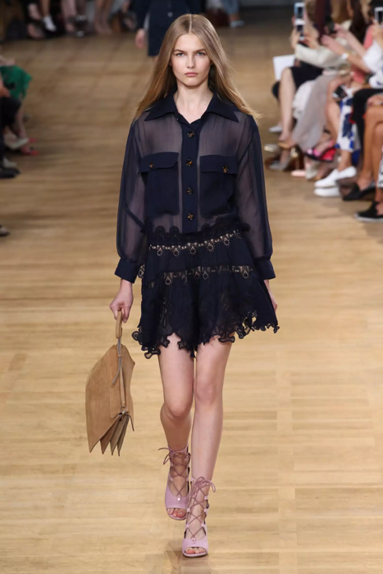 ¿Fiesta en la noche? Este mini dress de Chloé Spring 2015 es la opción.