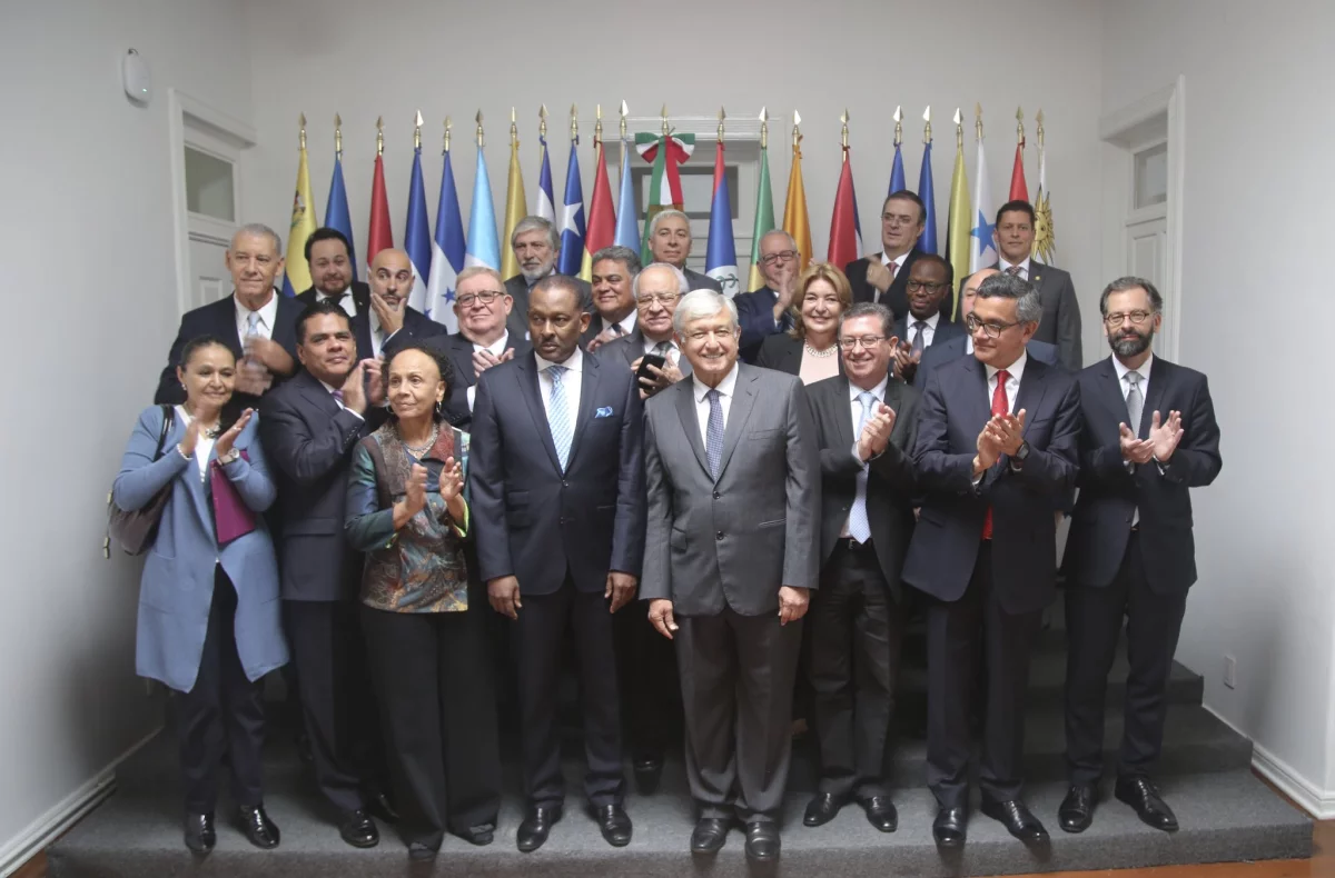 AMLO-embajadores