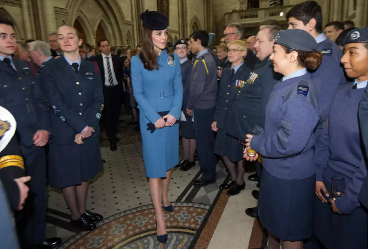 Kate pasó una agradable mañana conversando con los cadetes aéreos.