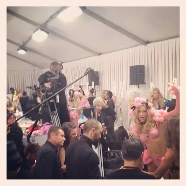 Miranda Kerr compartió esta foto donde sale Doutzen Kroes.