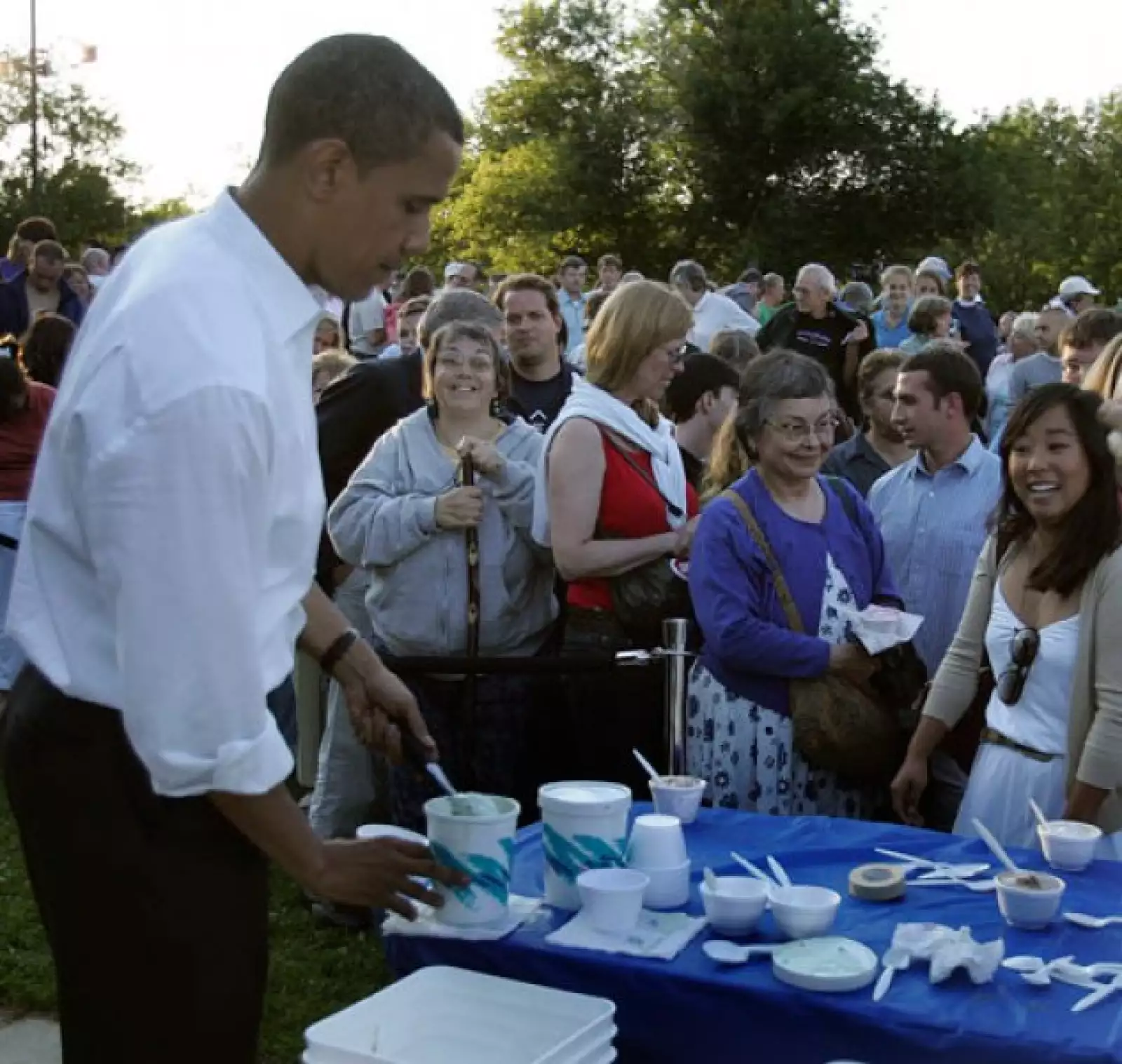 No importa que esté trabajando o de vacaciones, pero si ve un lugar donde comprar ice cream lo hace.
