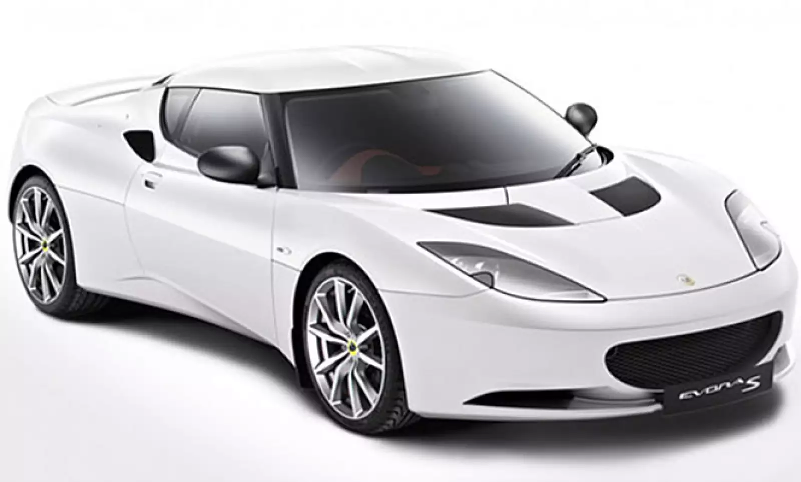 Además de un paquete aerodinámico diferente, el Evora S ahora produce 345 hp gracias a su motor 3.5 litros V6 fabricado por Toyota. La suspensión también fue modificada, dirección recalibrada y los discos de los frenos, reemplazados por más resistentes.