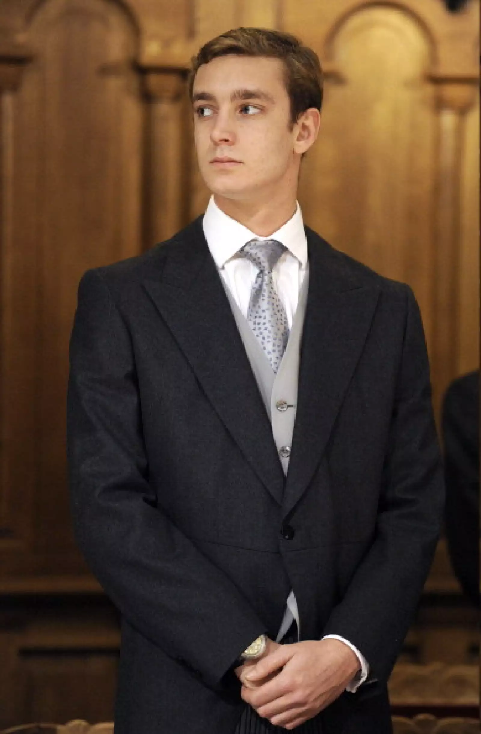 Pierre nació en Mónaco pero tras la muerte de su padre, se mudó junto con su familia al pintoresco pueblo de Saint- Rémy -de Provence, Francia.